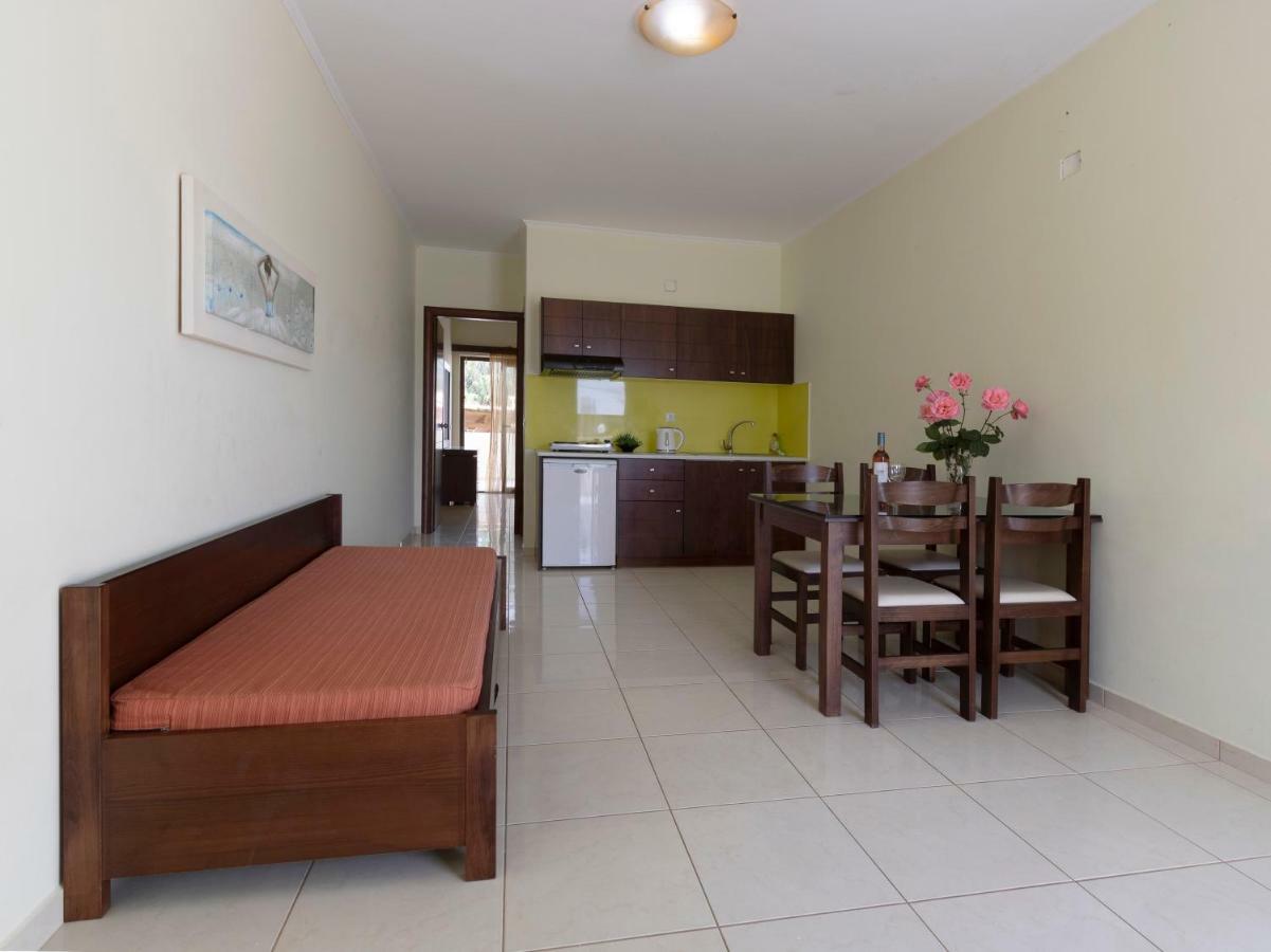 Sandy Suites Kalamaki Екстериор снимка